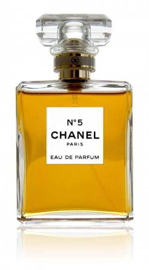 Коко Шанель представила аромат Chanel № 5