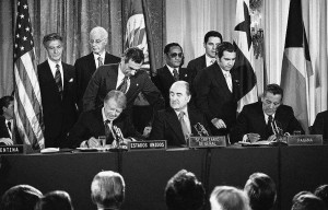 Подписаны договоры «О Панамском канале» и «О постоянном нейтралитете Панамского канала и его управлении»