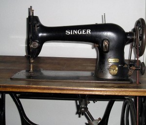 Айзек Зингер получил патент на первую швейную машинку