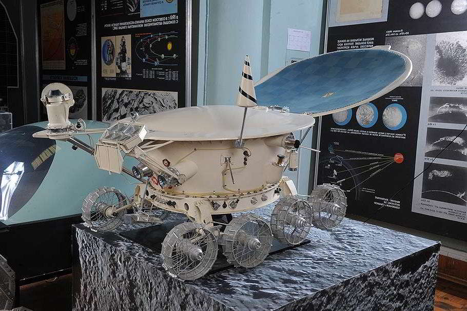 Какой аппарат помогал исследовать поверхность луны. Первый Планетоход «Луноход-1». «Луноход-1» 1971. Первый в мире Планетоход Луноход-1 1970 год. Луноход 1 СССР.