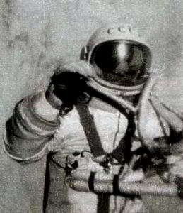 Алексей Леонов совершил выход в открытый космос