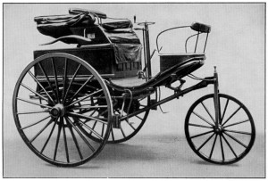 Карл Фридрих Бенц запатентовал первый успешный автомобиль с бензиновым двигателем