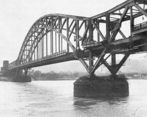 Обрушился железнодорожный мост Людендорфа через Рейн