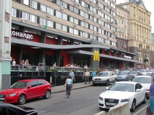 Открылся первый McDonald’s в СССР