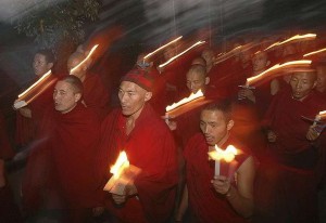 В Тибете вспыхнули массовые антикитайские протесты