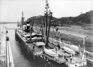 Проход первого судна через Панамский канал