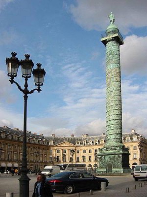 В Париже воздвигнута Вандомская колонна