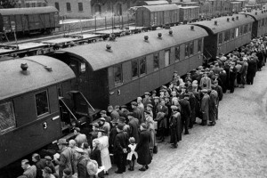 Принят указ о депортации немцев Поволжья