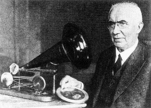 Эмилем Берлинером запатентовано новое изобретение, названное граммофоном.