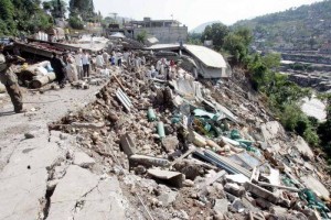 Произошло Кашмирское землетрясение