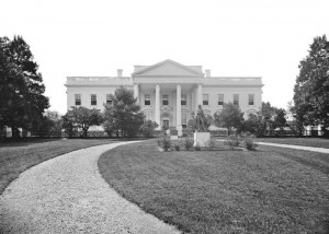 Теодор Рузвельт официально присвоил резиденции президента США название Белый дом