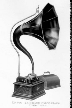 Томас Эдисон объявил об изобретении фонографа